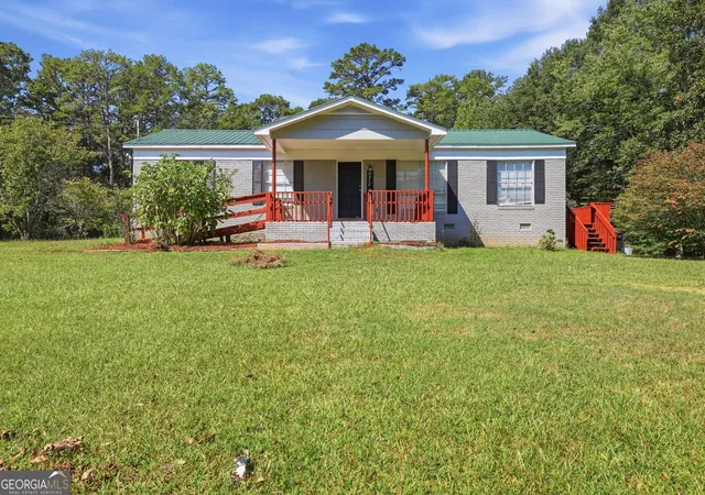 Photo 2 of Single family home for sale at 814 Brookdale Rd, Toccoa, GA 30577 | MLS# 10849367 | Listing updated on 2026-10-02