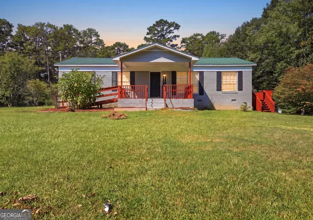 Photo 3 of Single family home for sale at 814 Brookdale Rd, Toccoa, GA 30577 | MLS# 10849367 | Listing updated on 2026-10-02