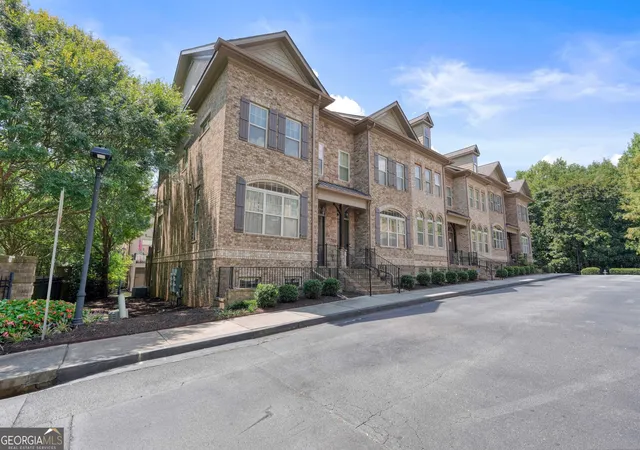 Photo 2 of Townhouse for sale at 900 Telfair Close, Sandy Springs, GA 30350 | MLS# 10838358 | Listing updated on 2026-09-09