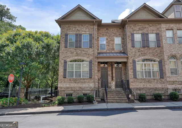 Photo 2 of Townhouse for sale at 900 Telfair Close, Sandy Springs, GA 30350 | MLS# 10838358 | Listing updated on 2026-09-09