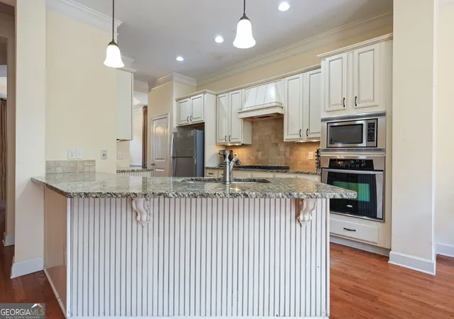 Photo 3 of Townhouse for sale at 900 Telfair Close, Sandy Springs, GA 30350 | MLS# 10838358 | Listing updated on 2026-09-09