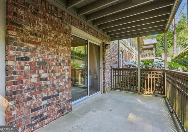 Listing Photo 2 - Condo for sale in building located at 2901 Lenox Rd Ne, Atlanta, GA 30324 - Unit #502