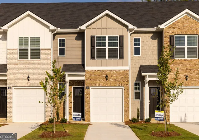 Photo 1 of Townhouse for sale at 212 Kenmore Cir, Perry, GA 31069 | MLS# 10732218 | Listing updated on 2026-09-11