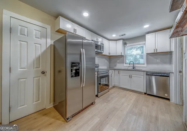 Photo 4 of Single family home for sale at 1024 Regis Rd SE, Atlanta, GA 30315 | MLS# 10844609 | Listing updated on 2026-10-05