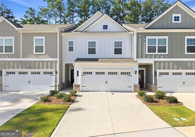 Photo 3 of Townhouse for sale at 1170 Chastain Dr, Sugar Hill, GA 30518 | MLS# 10853064 | Listing updated on 2026-10-09