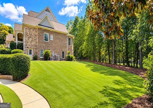 Photo 3 of Single family home for sale at 205 Fairway Overlook Dr, Acworth, GA 30101 | MLS# 10840463 | Listing updated on 2026-10-08