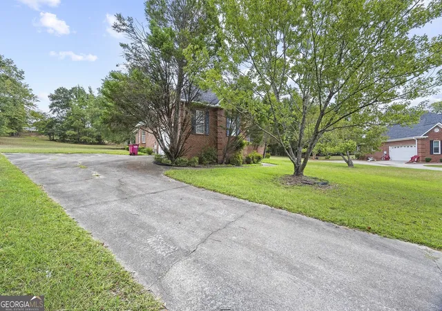 Photo 3 of Single family home for sale at 221 Waterwheel Ct, Lizella, GA 31052 | MLS# 10877385 | Listing updated on 2026-10-29