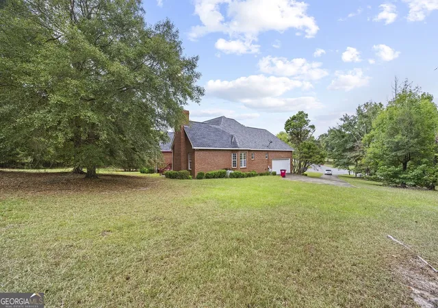 Photo 3 of Single family home for sale at 221 Waterwheel Ct, Lizella, GA 31052 | MLS# 10877385 | Listing updated on 2026-10-29