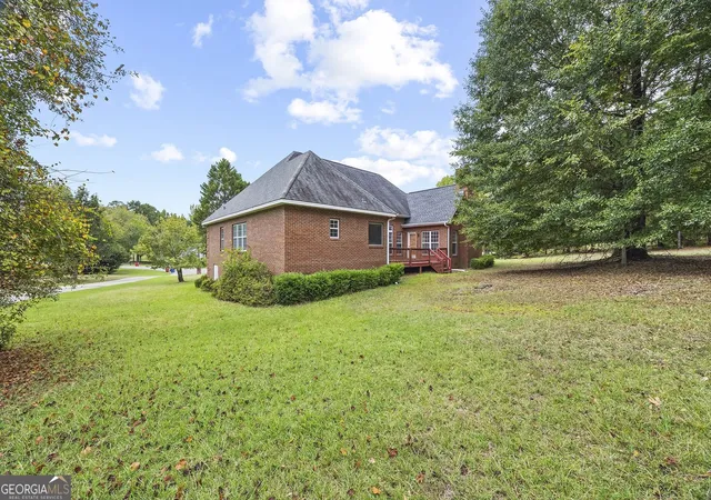 Photo 4 of Single family home for sale at 221 Waterwheel Ct, Lizella, GA 31052 | MLS# 10877385 | Listing updated on 2026-10-29
