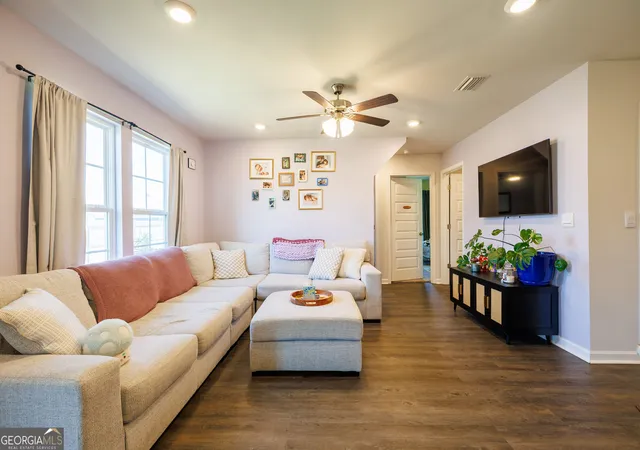 Photo 3 of Sale Pending at 9069 Torrington Ln, Valdosta, GA 31605 | MLS# 10847577 | Listing updated on 2026-09-30