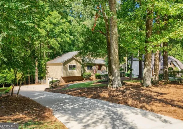 Photo 2 of Single family home for sale at 4004 Woodridge Ct, Duluth, GA 30096 | MLS# 10843802 | Listing updated on 2026-09-17