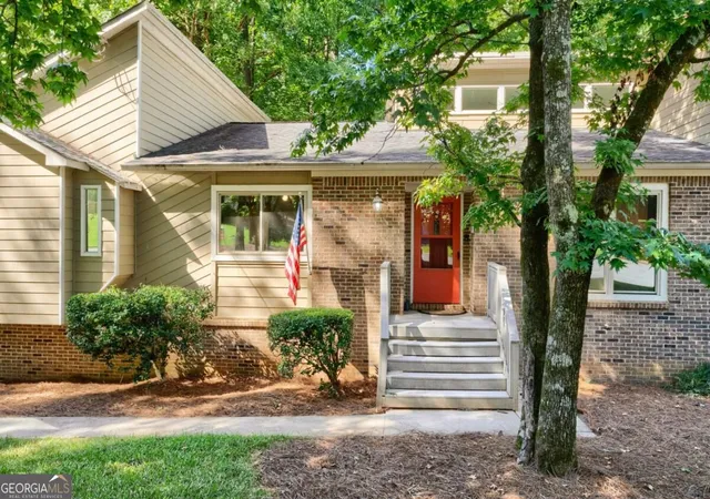 Photo 3 of Single family home for sale at 4004 Woodridge Ct, Duluth, GA 30096 | MLS# 10843802 | Listing updated on 2026-09-17