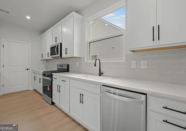Photo 3 of Single family home for sale at 1232 Bartam Dr, Griffin, GA 30223 | MLS# 10851747 | Listing updated on 2026-10-08