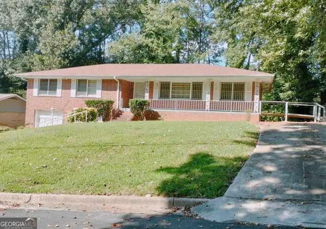 Photo 3 of Single family home for sale at 2641 Hedgewood Ln Nw, Atlanta, GA 30311 | MLS# 10851056 | Listing updated on 2026-10-06