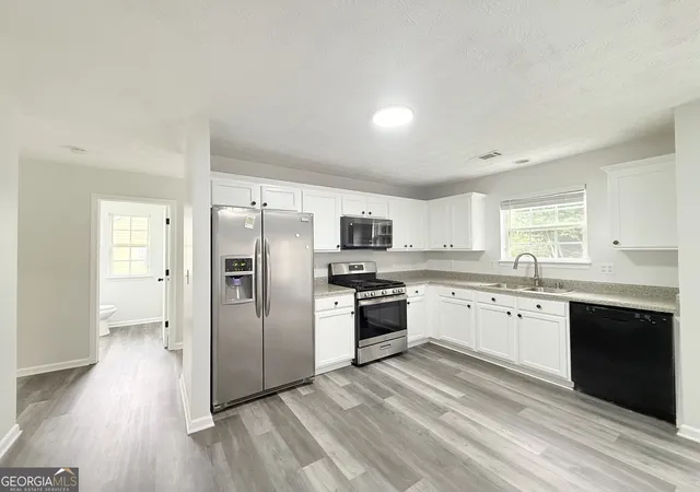 Photo 3 of Single family home for sale at 928 Shannon, Loganville, GA 30052 | MLS# 10852169 | Listing updated on 2026-10-08