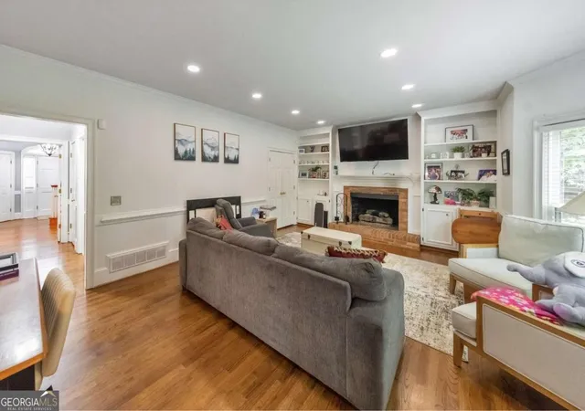 Photo 3 of Single family home for sale at 573 N Palisades Cir Se, Marietta, GA 30067 | MLS# 10811395 | Listing updated on 2026-09-11