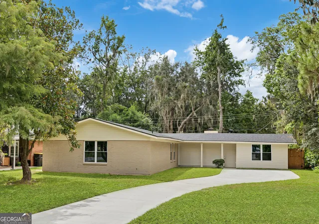 Photo 1 of Single family home for sale at 605 Lee Blvd, Savannah, GA 31405 | MLS# 10852565 | Listing updated on 2026-10-08