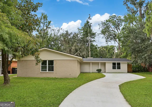 Photo 2 of Single family home for sale at 605 Lee Blvd, Savannah, GA 31405 | MLS# 10852565 | Listing updated on 2026-10-08