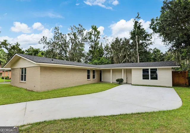 Photo 3 of Single family home for sale at 605 Lee Blvd, Savannah, GA 31405 | MLS# 10852565 | Listing updated on 2026-10-08