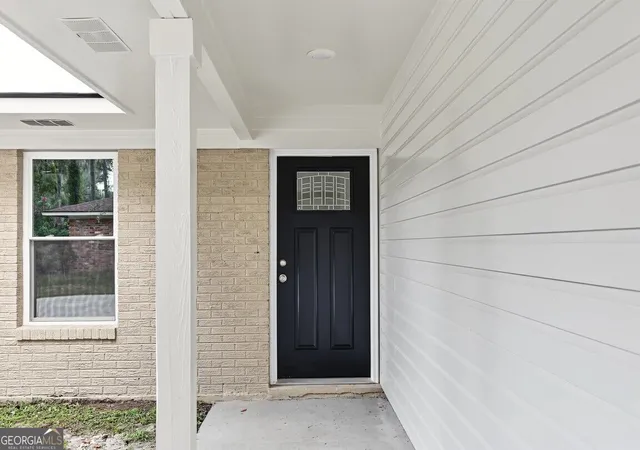 Photo 4 of Single family home for sale at 605 Lee Blvd, Savannah, GA 31405 | MLS# 10852565 | Listing updated on 2026-10-08