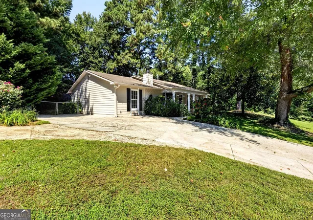 Photo 2 of Single family home for sale at 850 The Cir, Lawrenceville, GA 30043 | MLS# 10849391 | Listing updated on 2026-10-02