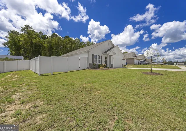 Photo 2 of Single family home for sale at 104 Dream Catcher Dr, Lizella, GA 31052 | MLS# 10846358 | Listing updated on 2026-10-05
