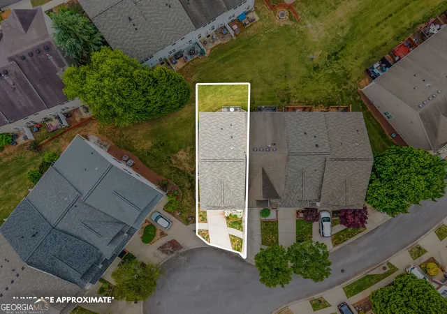 Photo 2 of Townhouse for sale at 4830 Zephyr Cvs Pl, Flowery Branch, GA 30542 | MLS# 10762404 | Listing updated on 2026-09-14