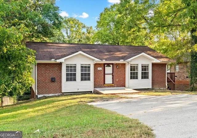 Photo 3 of Single family home for sale at 1412 Elite Dr, Dalton, GA 30720 | MLS# 10847718 | Listing updated on 2026-09-17