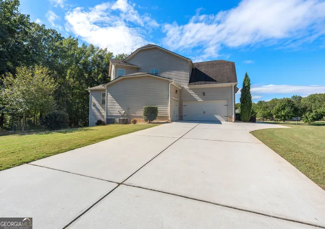 Photo 3 of Single family home for sale at 125 Bergen Dr, Fayetteville, GA 30215 | MLS# 10854262 | Listing updated on 2026-10-28