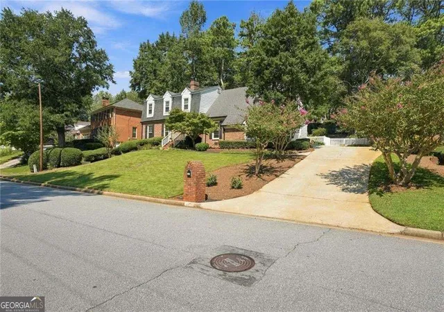 Photo 2 of Single family home for sale at 2819 Livsey Dr, Tucker, GA 30084 | MLS# 10844001 | Listing updated on 2026-10-09