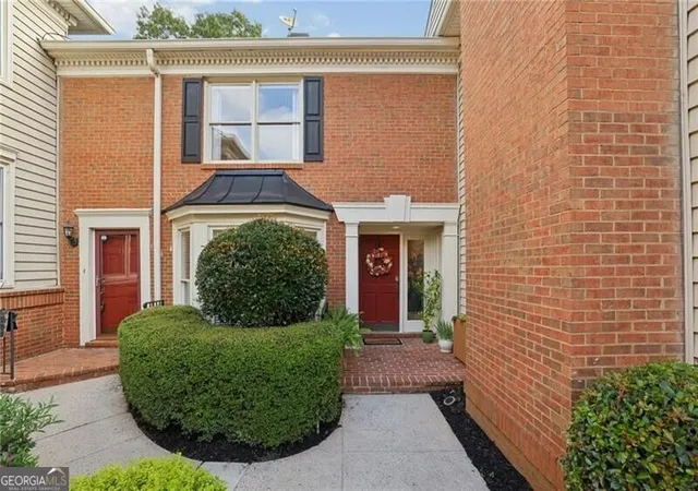 Listing Photo 1 - Condo for sale in building located at 76 Mount Vernon Cir, Sandy Springs, GA 30338
