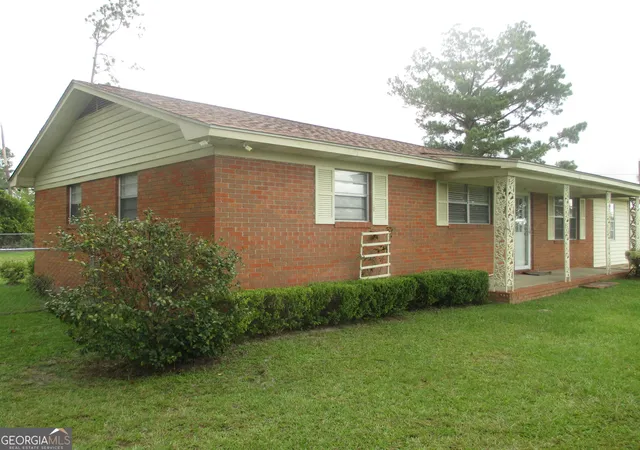 Photo 2 of Single family home for sale at 94 S Miller St, Hazlehurst, GA 31539 | MLS# 10840314 | Listing updated on 2026-09-26