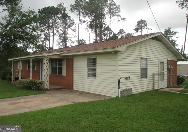 Photo 3 of Single family home for sale at 94 S Miller St, Hazlehurst, GA 31539 | MLS# 10840314 | Listing updated on 2026-09-26