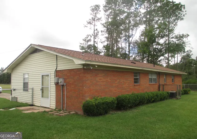 Photo 4 of Single family home for sale at 94 S Miller St, Hazlehurst, GA 31539 | MLS# 10840314 | Listing updated on 2026-09-26