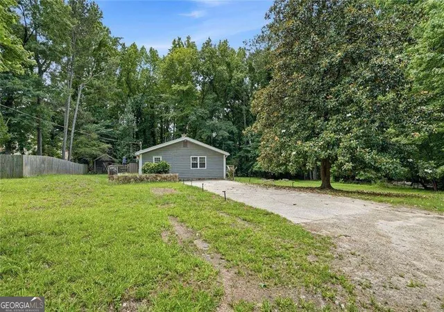 Single family home for sale at 40 Oak Hl Dr, Winder, GA 30680 | MLS# 10848393
