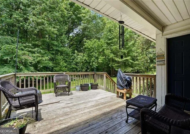 Photo 4 of Single family home for sale at 40 Oak Hl Dr, Winder, GA 30680 | MLS# 10848393 | Listing updated on 2026-10-08