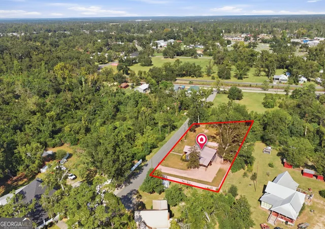Photo 3 of Single family home for sale at 19 Mcdonald St, Hazlehurst, GA 31539 | MLS# 10849629 | Listing updated on 2026-10-03