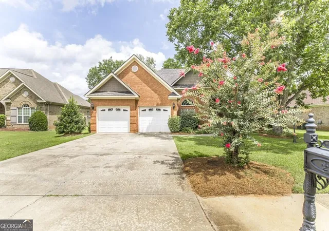 Photo 2 of Single family home for sale at 104 Pembroke Point, Centerville, GA 31028 | MLS# 10841399 | Listing updated on 2026-09-07
