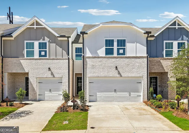 Townhouse for sale at 3386 Brooks Lake Dr, Loganville, GA 30052 | MLS# 10825270