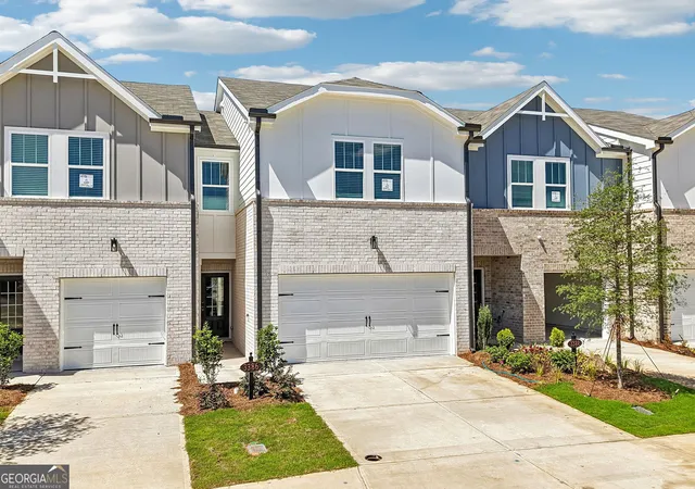 Photo 3 of Townhouse for sale at 3386 Brooks Lake Dr, Loganville, GA 30052 | MLS# 10825270 | Listing updated on 2026-10-05