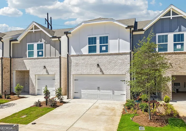 Photo 4 of Townhouse for sale at 3386 Brooks Lake Dr, Loganville, GA 30052 | MLS# 10825270 | Listing updated on 2026-10-05
