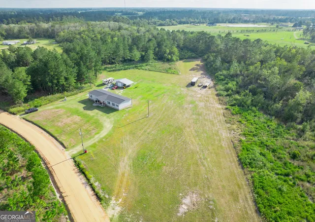Photo 2 of Manufactured home for sale at 968 Brenda Kaye Yawn Rd, Baxley, GA 31513 | MLS# 10853128 | Listing updated on 2026-10-08