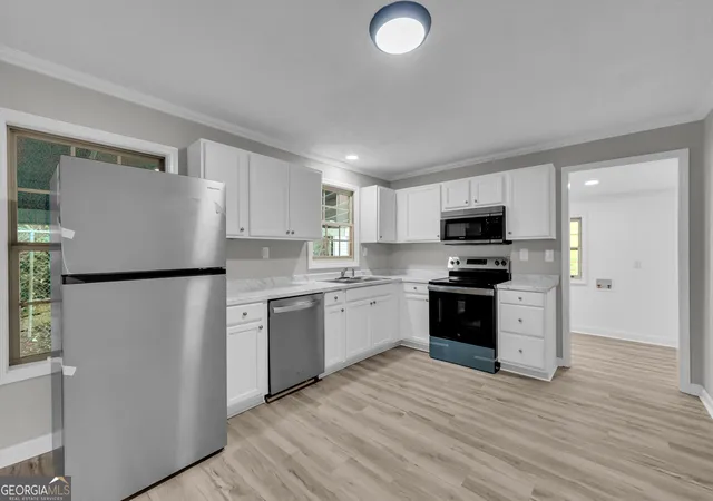 Photo 3 of Single family home for sale at 232 S Pine St, Toccoa, GA 30577 | MLS# 10873532 | Listing updated on 2026-10-30