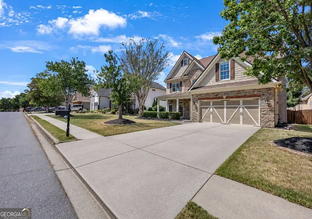 Photo 2 of Single family home for sale at 320 Baymist Dr, Loganville, GA 30052 | MLS# 10843035 | Listing updated on 2026-09-10