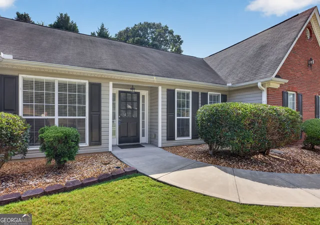 Photo 3 of Single family home for sale at 300 Hickory Pointe Ct, Villa Rica, GA 30180 | MLS# 10847041 | Listing updated on 2026-10-07