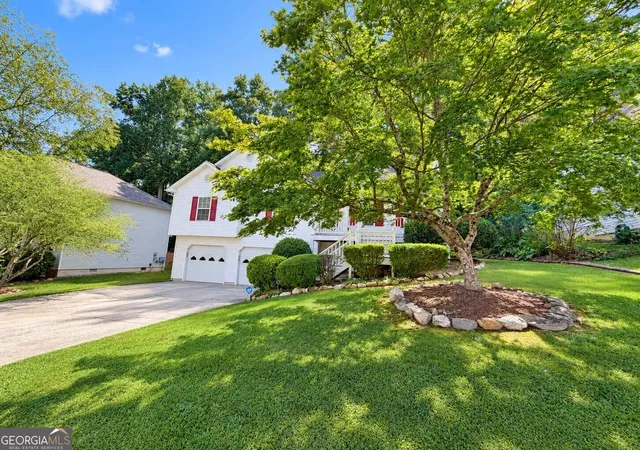 Photo 3 of Single family home for sale at 113 Jake Taylor Dr, Acworth, GA 30102 | MLS# 10849390 | Listing updated on 2026-10-07