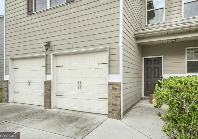Photo 2 of Sale Pending at 2351 Willow Shade Ln, Loganville, GA 30052 | MLS# 10836729 | Listing updated on 2026-10-08