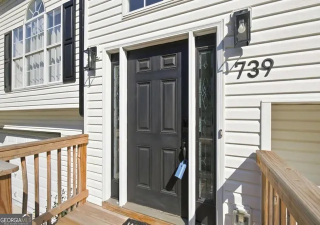 Photo 2 of Single family home for sale at 739 Reeves Lake Dr Sw, Marietta, GA 30064 | MLS# 10843801 | Listing updated on 2026-09-11