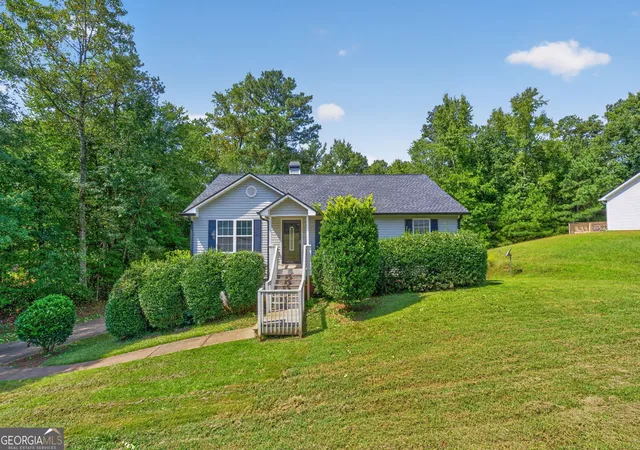 Photo 2 of Single family home for sale at 185 Hidden Brk Trl, Newnan, GA 30265 | MLS# 10847782 | Listing updated on 2026-10-09