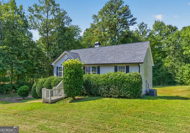 Photo 3 of Single family home for sale at 185 Hidden Brk Trl, Newnan, GA 30265 | MLS# 10847782 | Listing updated on 2026-10-09